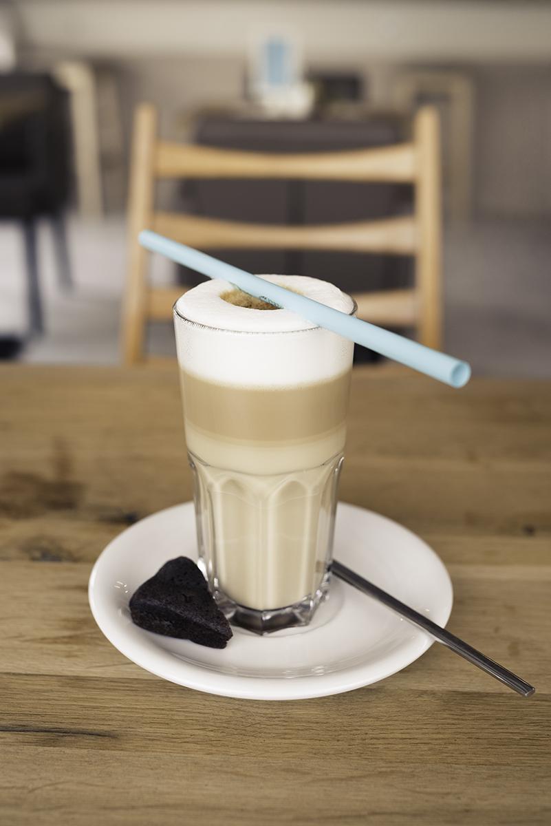 Latte Macchiato im Café Aufschlag in Ladenburg